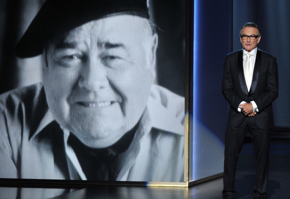 Robin Williams presents a tribute to Jonathan Winters at the 65th Emmys