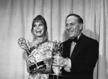 Mary Tyler Moore and Jack Klugman with their Emmys in 1973.