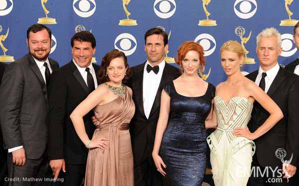 Actors Elisabeth Moss, Jon Hamm, Christina Hendricks, January Jones and John Slattery pose with the cast of &quot;Mad Men&quot; 