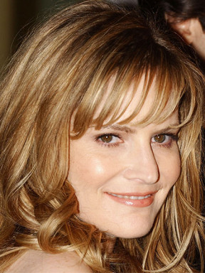Jennifer Jason Leigh