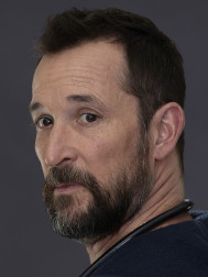 noah-wyle-bio-2025-460x600.jpg