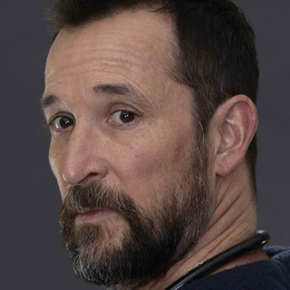 noah-wyle-bio-2025-460x600.jpg