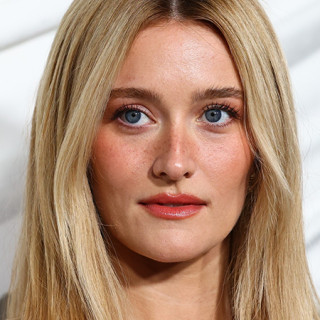 sarah-pidgeon-bio-2026-v2-450x600.jpg