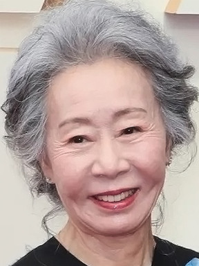 yuh-jung-youn-bio-2026-v2-450x600.jpg