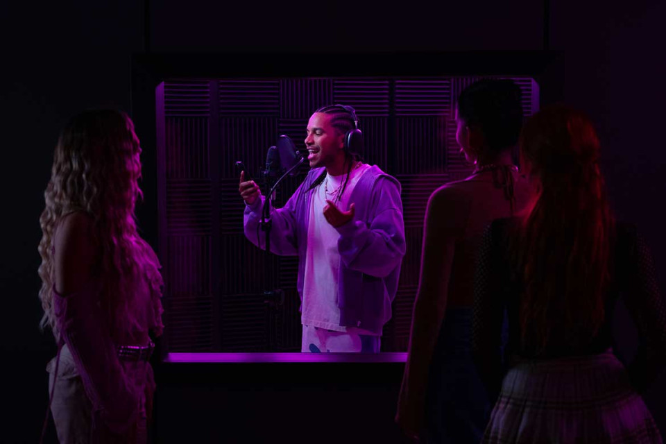 Ivan Rodriguez, neon, netflix