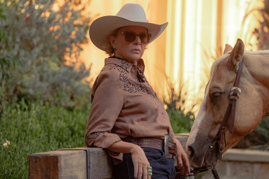 dutton-ranch-annette-bening-900x600.jpg