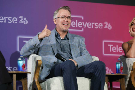 pluribus-vince-gilligan-televerse-26-900x600.jpg