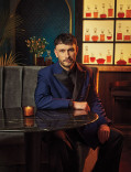 Richard Gadd in a blue tuxedo posing in the Emmy Photo Studio