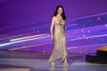 Lucy Liu presents an award at the 76th Creative Arts Emmy Awards
