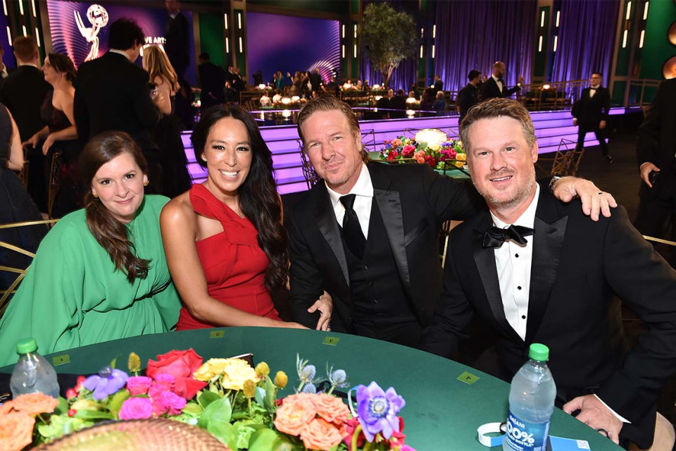  Joanna Gaines, Chip Gaines, and guests backstage at the 2022 Creative Arts Emmy Awards.