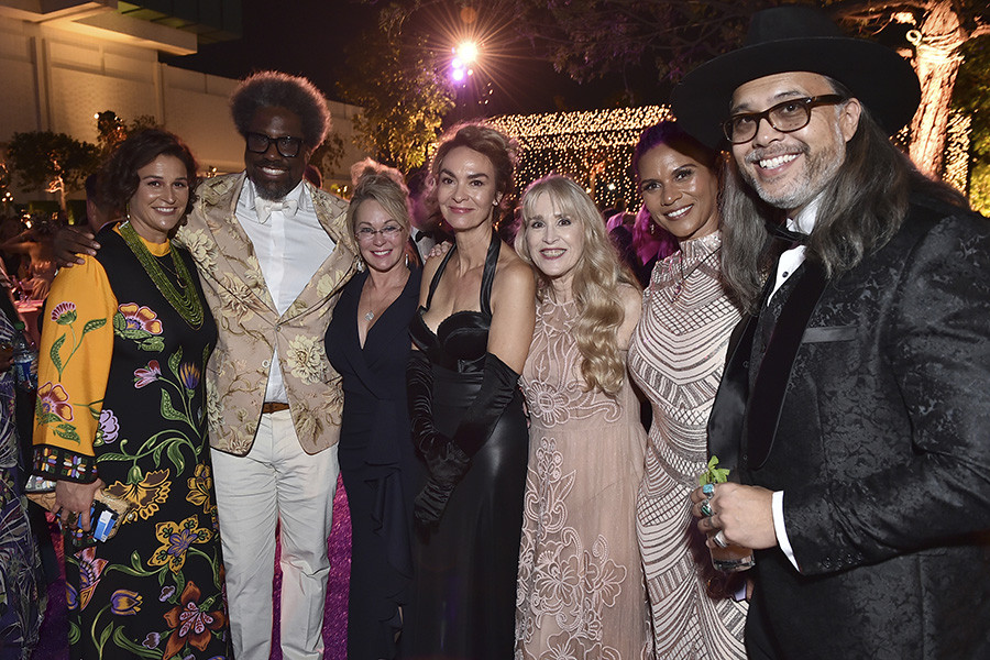 Melissa Bell, W. Kamau Bell, Barbara Bowman, Stacey Pinkerton, Lise-Lotte Lublin, and Benjamin Lublin at the 2022 Creative Arts Emmy Awards Governors Gala.