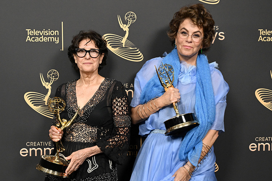 Avy Kaufman and Francine Maisler from Succession backstage at the 2022 Creative Arts Emmy Awards