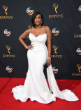 Niecy Nash on the red carpet at the 2016 Primetime Emmys. 