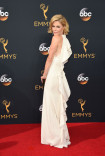 Julie Bowen on the red carpet at the 2016 Primetime Emmys.