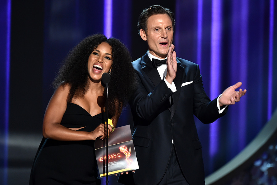 Kerry Washington and Tony Goldwyn present an award at the 2016 Primetime Emmys.