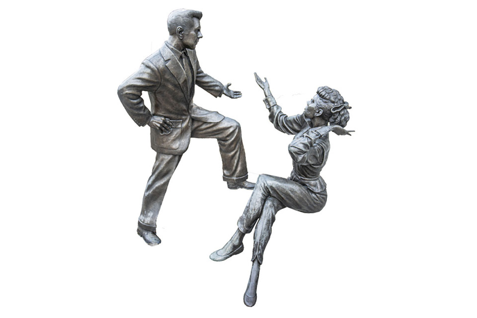 Statue of Lucille Ball and Desi Arnaz