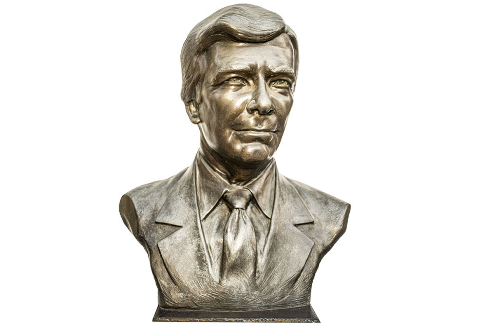 Bust of Tom Brokaw