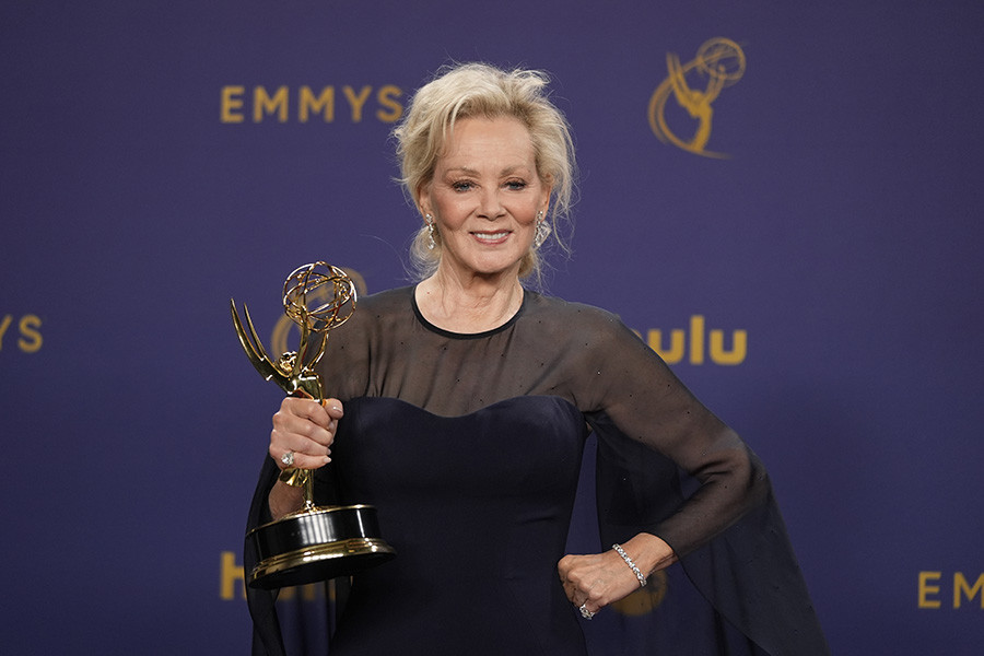Jean Smart of Hacks backstage with the award for Outstanding Lead Actress in a Comedy Series at the 76th Emmy Awards