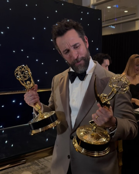 Noah Wyle with a double Emmy win!!
