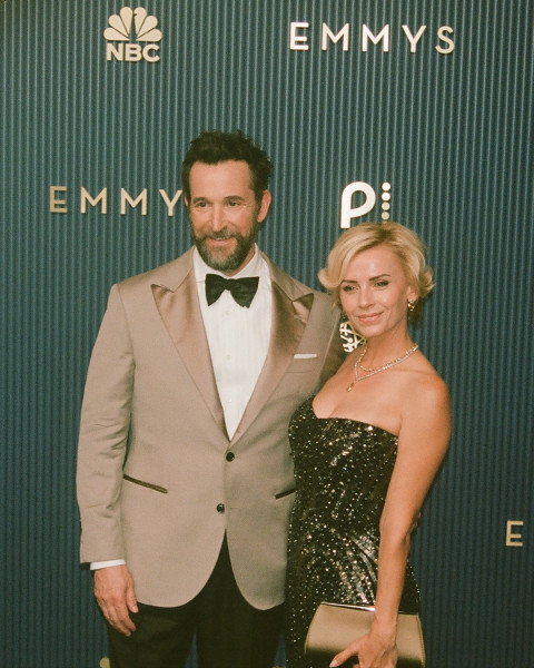 Behind the scenes of the 78th Emmys red carpet. 📷 ✨

A closer look at the arrivals, the moments, a...